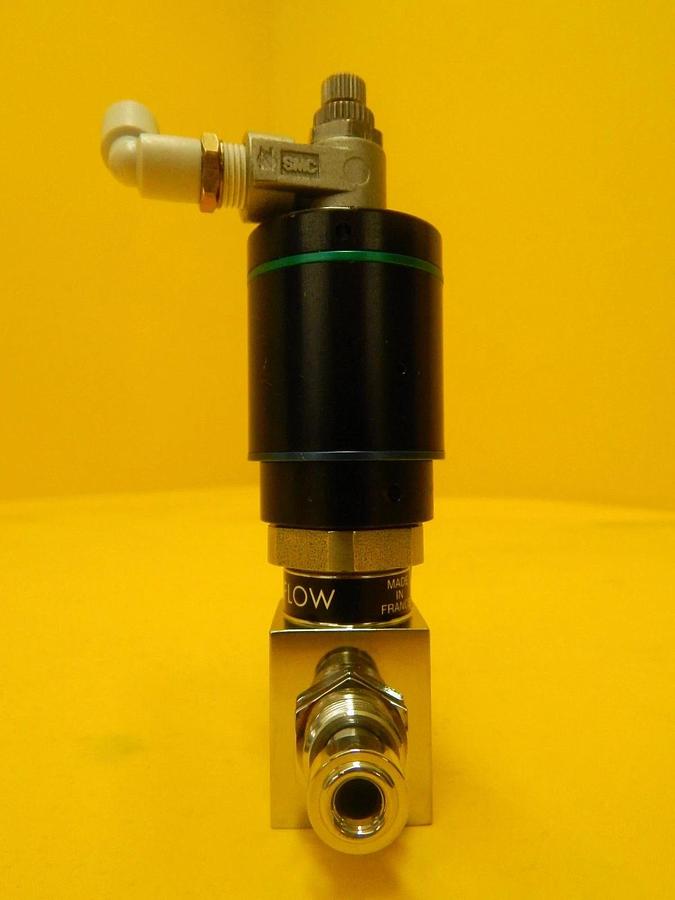 Used Qualiflow 2x10-9atm.cm3/Sec 2-Way Pneumatic Valve Reseller Used Working