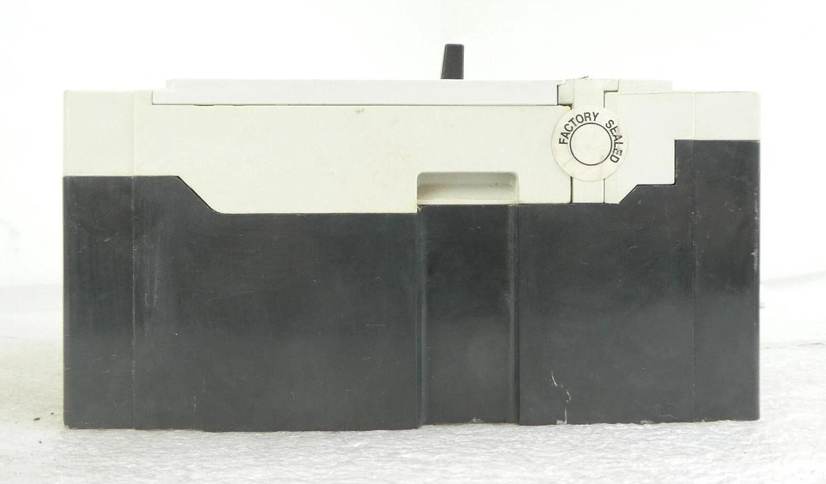 Used Eaton JGE3250NN Industrial Circuit Breaker J250E 69D2551G10 Lot of 2 Working