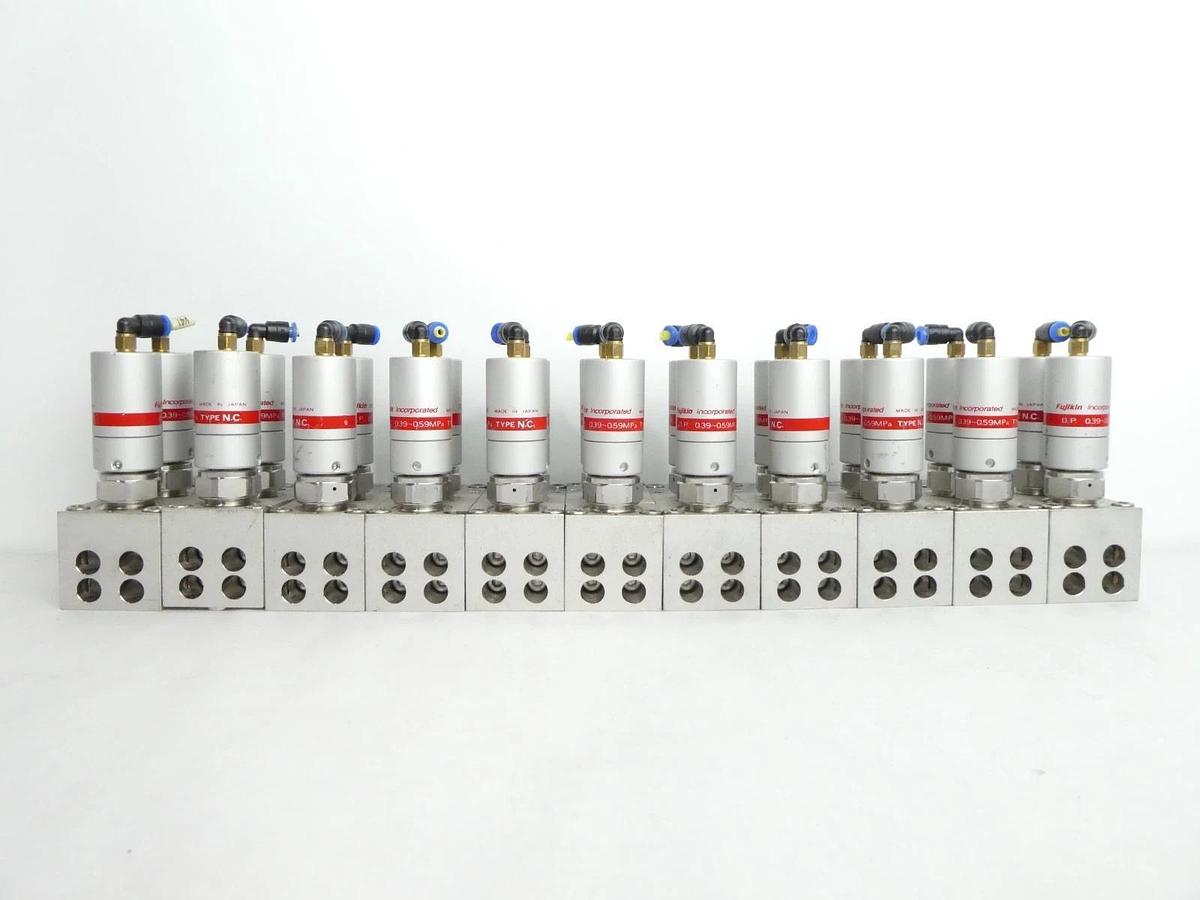 Used Fujikin 094375 Valve Manifold FBSDAL-6.35UGF-2B3-DVD Lot of 11 Used Working