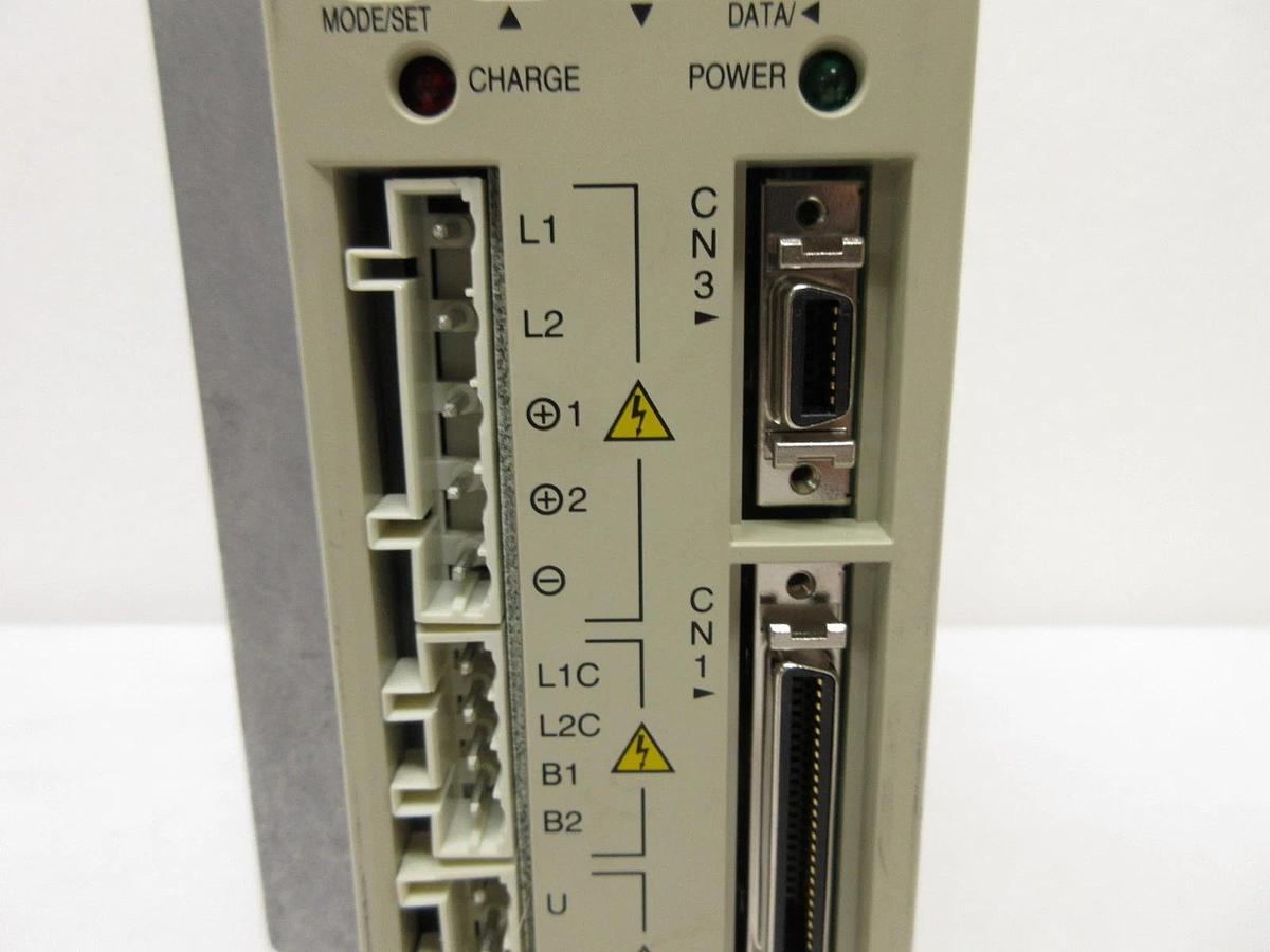 Used Yaskawa Electric SGDM-04ADA 200V Servo Drive SERVOPACK Ver. 31231 Used Working