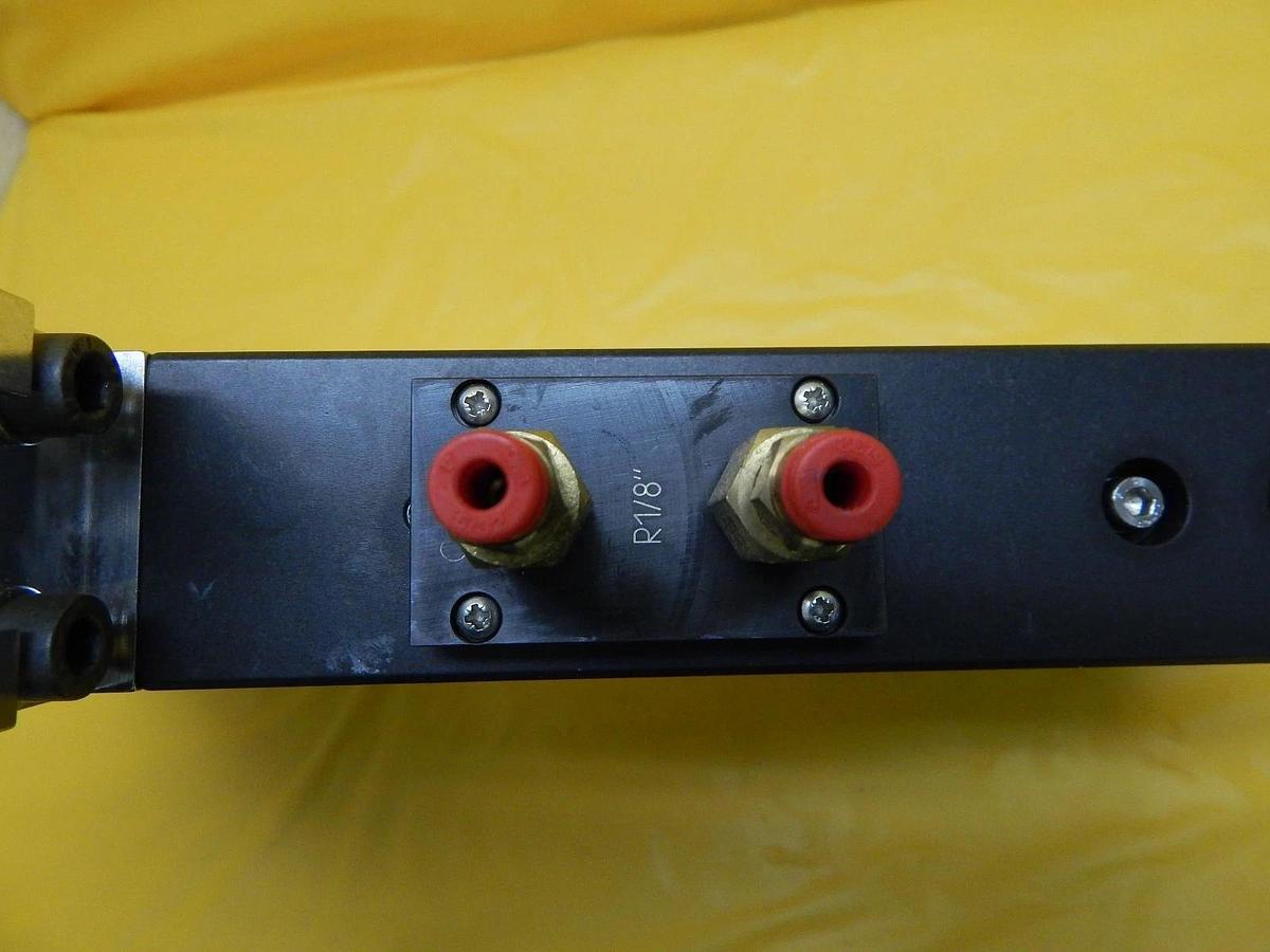 Used VAT 02010-BA24-1001 Pneumatic High Vacuum 12" Slit Valve Working