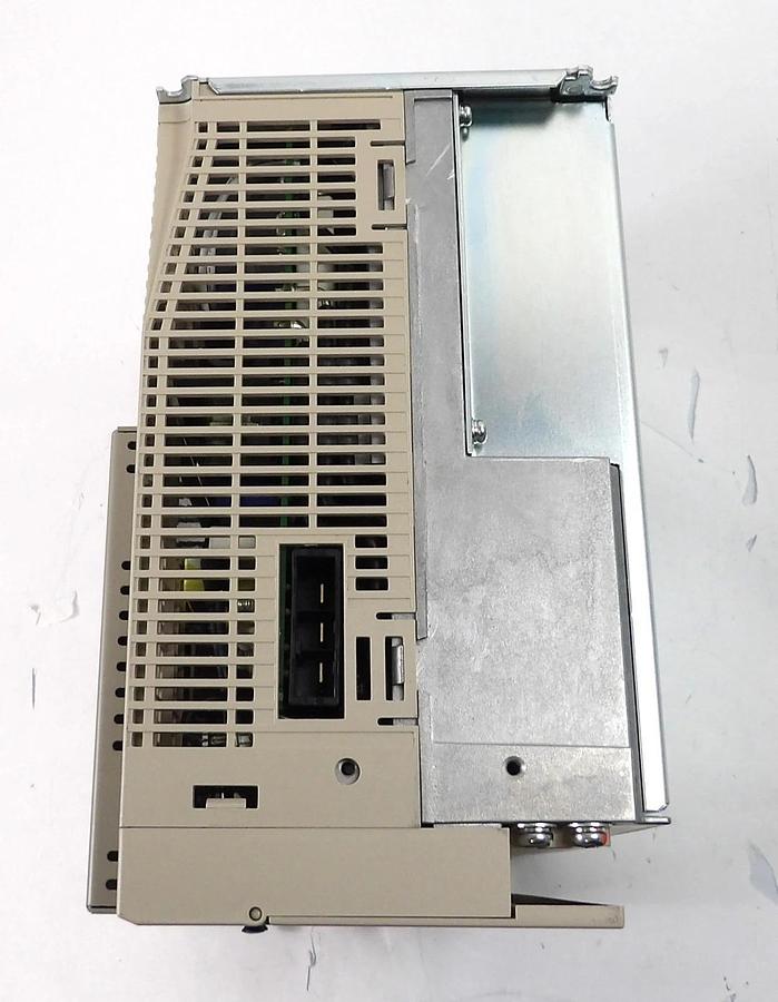 Used Yaskawa Electric CACR-50-AM1VB-E Servo Drive SERVOPACK Working