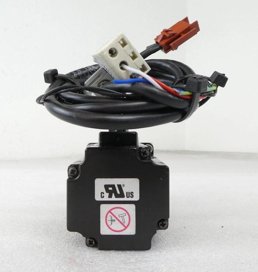 Used Yaskawa Electric SGMPH-01AAE-YA11 AC Servo Motor AMAT 1080-00143 Working Surplus