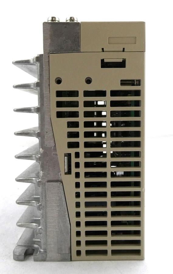 Used Yaskawa Electric SGDS-04A31AY563 Servo Drive SERVOPACK Working Surplus