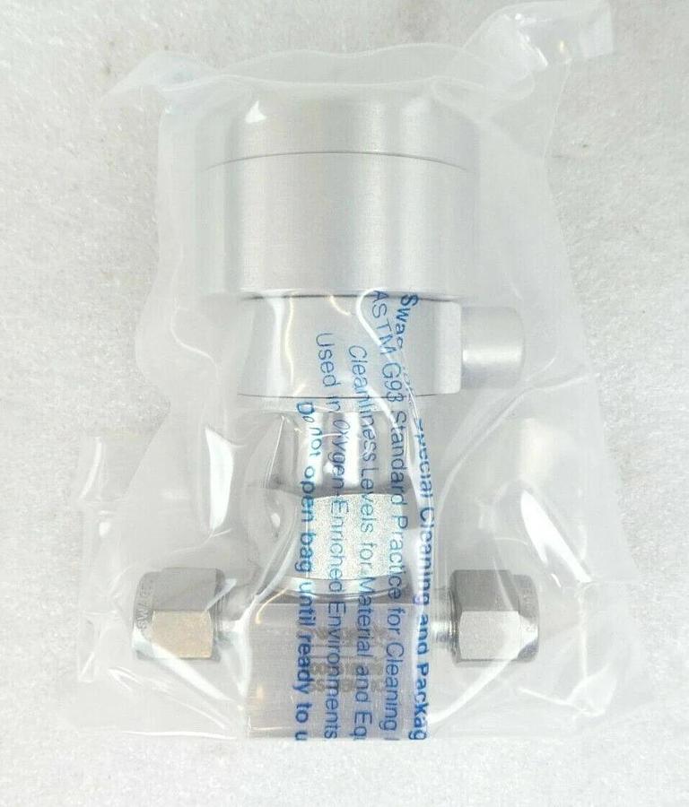 Used Swagelok SS-4BK-1C Bellows Valve AMAT Applied Materials 3870-01214 New Surplus