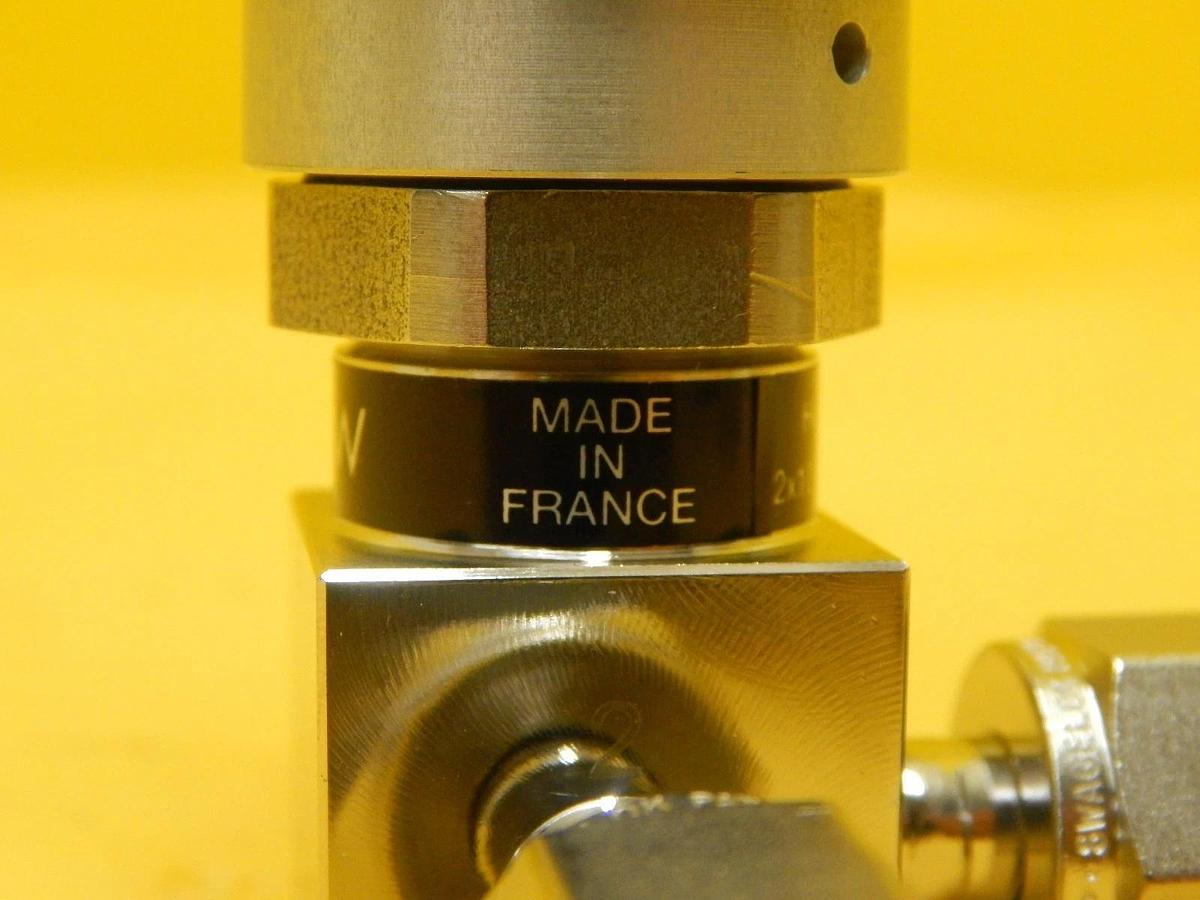 Used Qualiflow F HF Series Pneumatic Angle Valve 2x10-9atm.cm3/S?ec Lot of 3 Used
