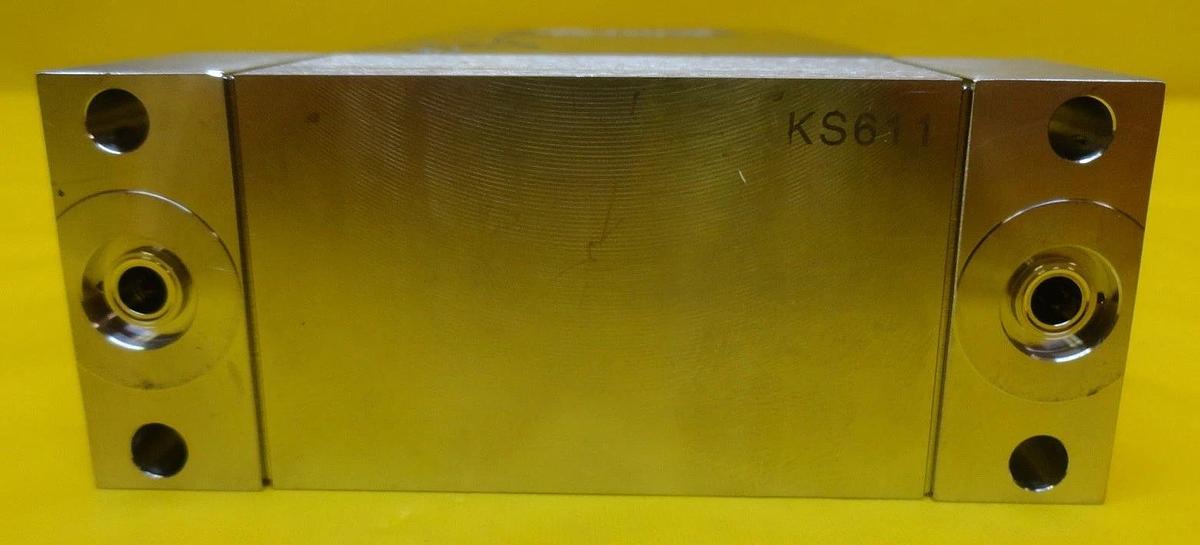 Used Aera TC FC-985CT-BF Mass Flow Controller MFC 100 SCCM CF4 Used Working