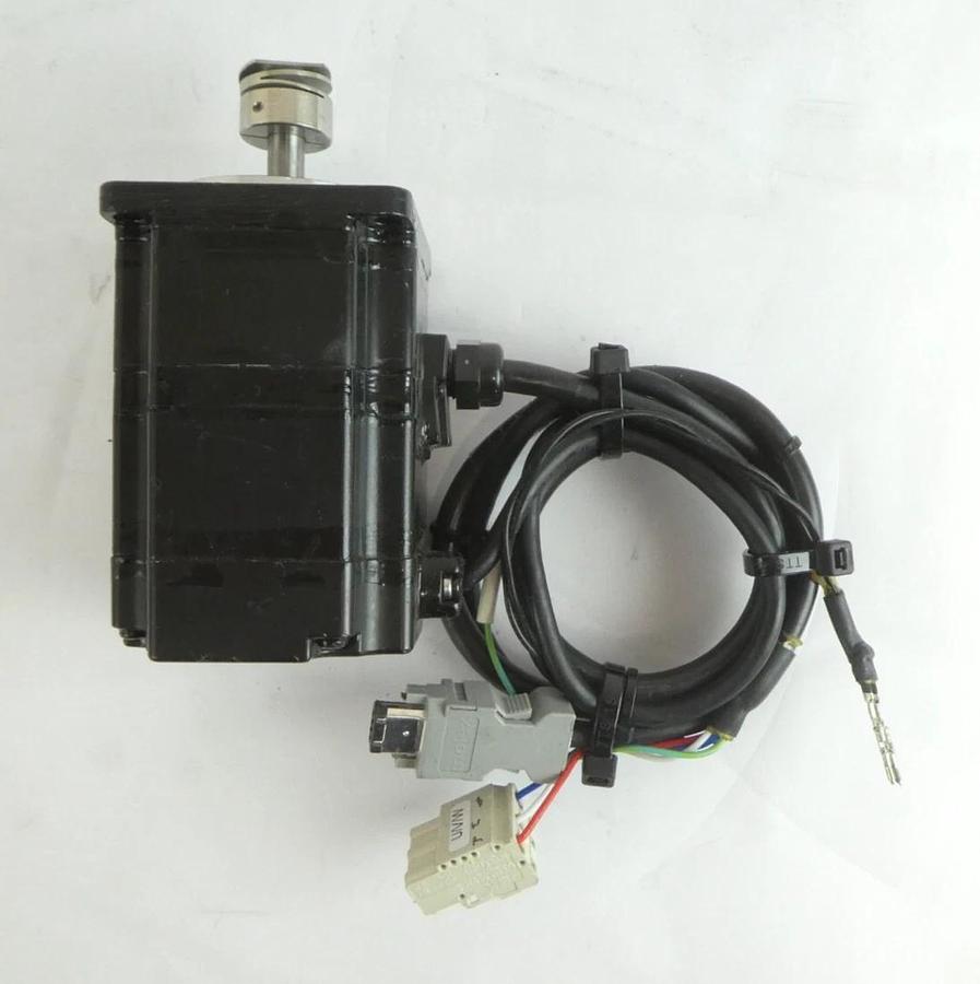 Used Yaskawa America SGMPH-01AAE-YA11 AC Servo Motor Assembly Working