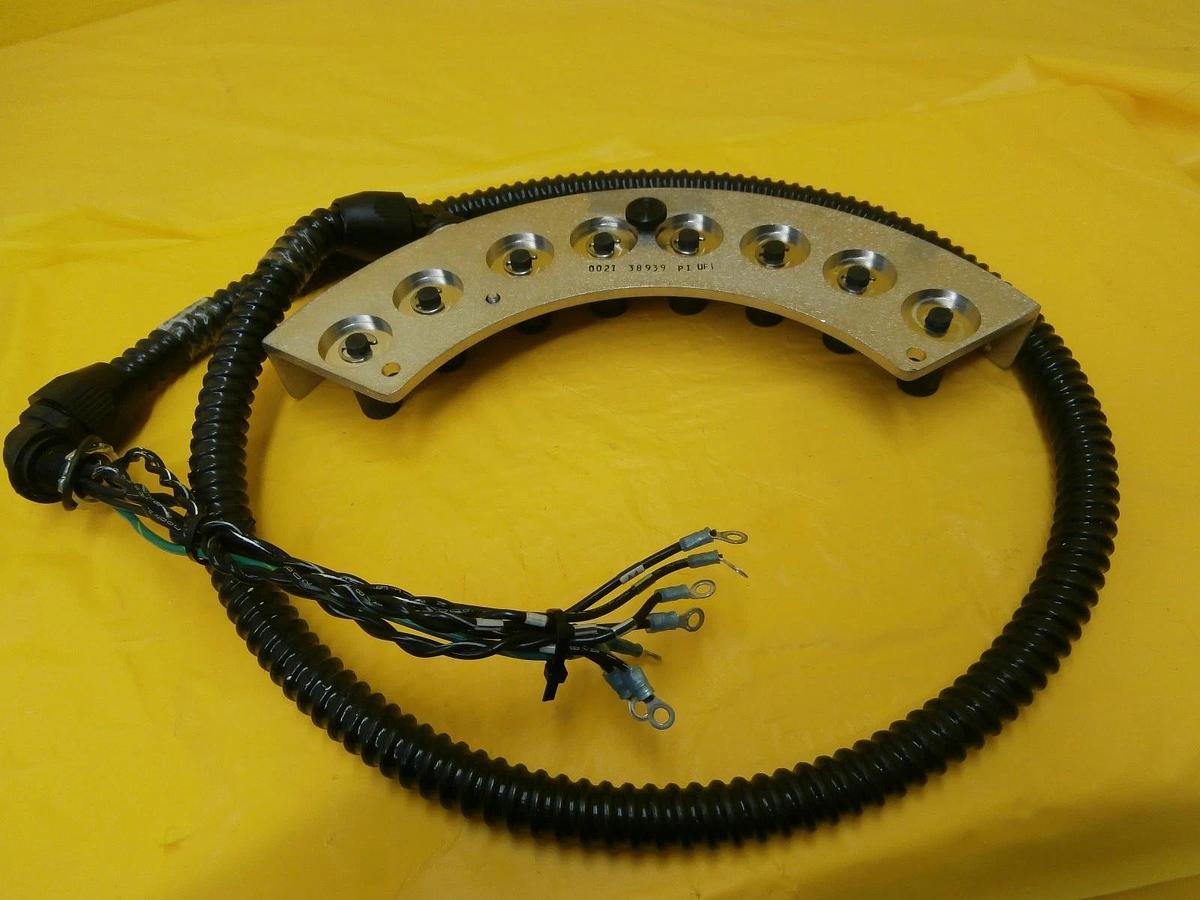 Used AMAT Applied Materials 0140-38097 IPS CHDIPS032010 Lower Lamp Connector Used