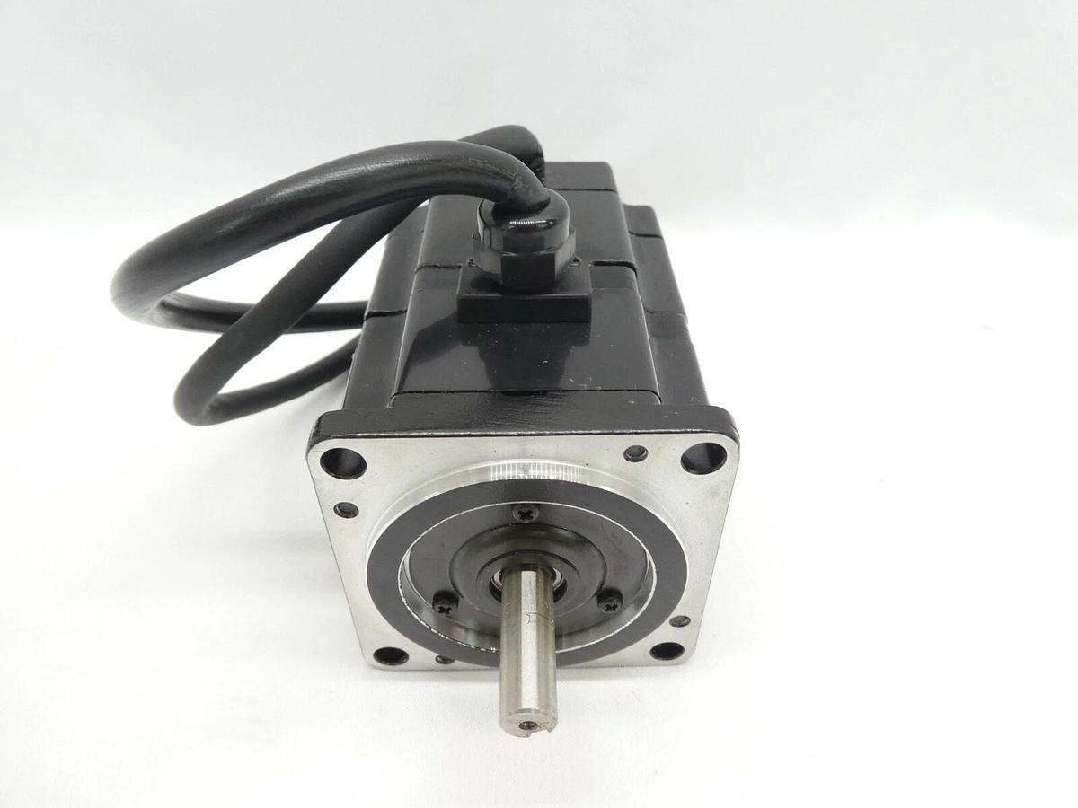Used Yaskawa Electric SGMP-01U314CM AC Servo Motor SGMP Working Surplus
