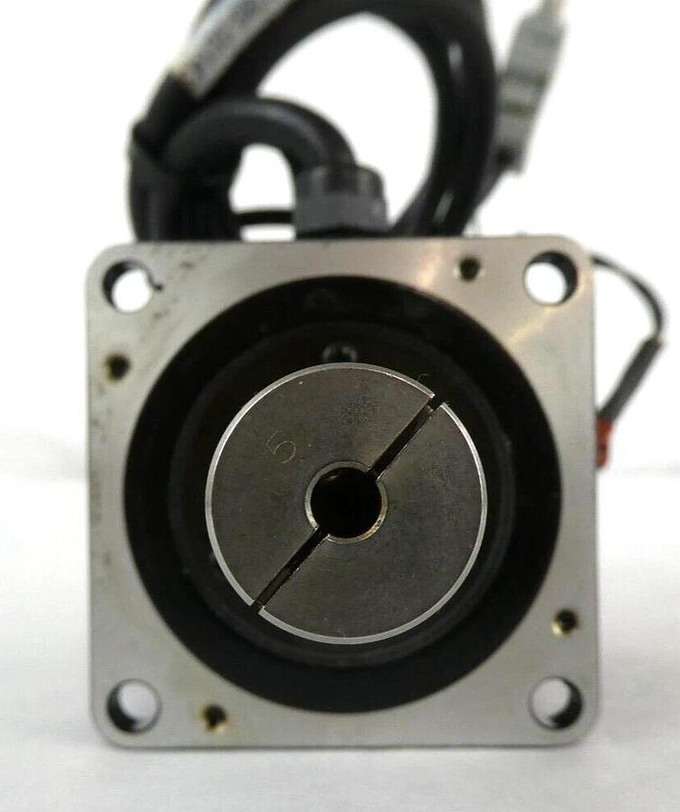 Used Yaskawa Electric SGMPH-01AAE-YA11 AC Servo Motor Assembly Lot of 2 Working