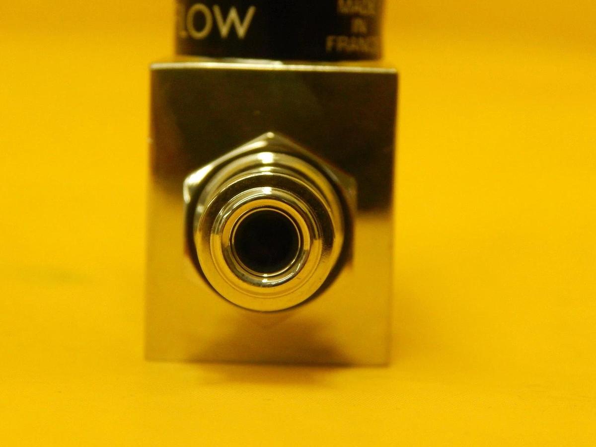 Used Qualiflow 2x10-9atm.cm3/Sec 2-Way Pneumatic Valve Reseller Used Working