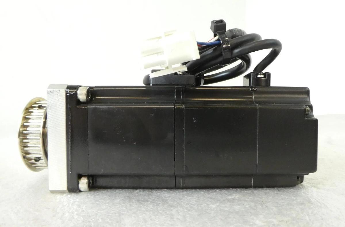 Used Yaskawa Electric SGMAH-02A1A4C AC Servo Motor Reseller Lot of 8 Surplus