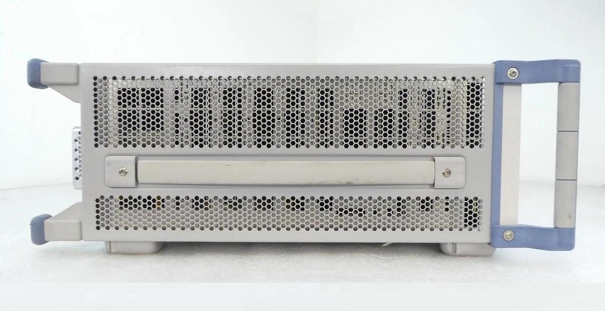 Used Rohde & Schwarz 1201.0002K50 Wideband Radio Comm Tester CMW 500 V 3.7 Non-Signal