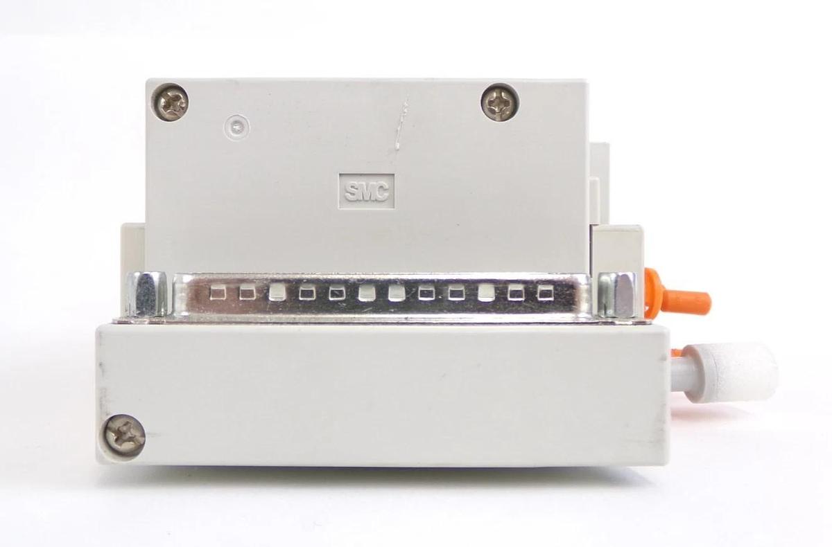 Used SMC SS5V1-DUT00894 15-Port Pneumatic Manifold AMAT 0190-54290 Working