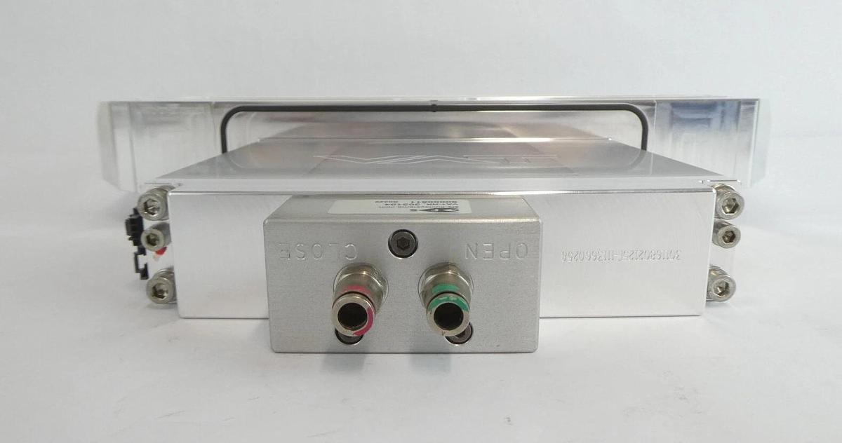 VAT 0340X-CA24-BXC1 300mm Pneumatic Chamber Slit Valve New Surplus