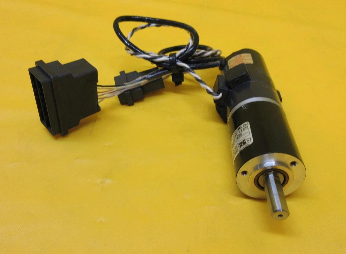 Used Harmonic Drive Systems RH-8C-3006-E100D0 DC Servo Actuator NSR-S205C Used