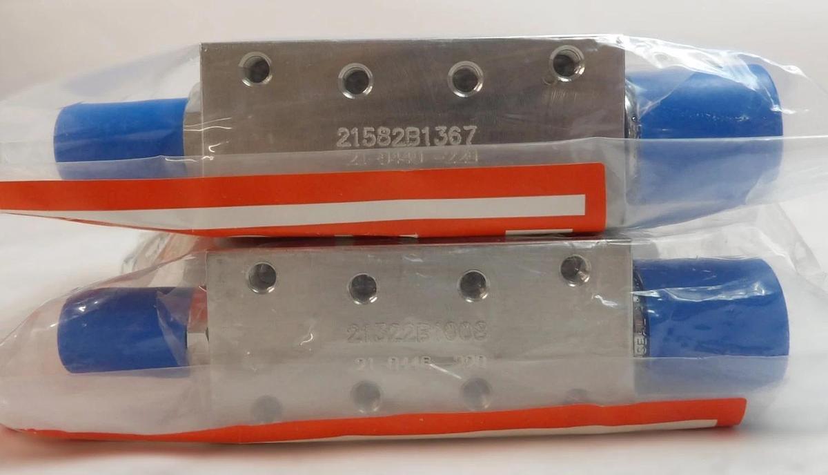 Parker Veriflo 45300319 3-Way Pneumatic Diaphragm Valve Lot of 2 New