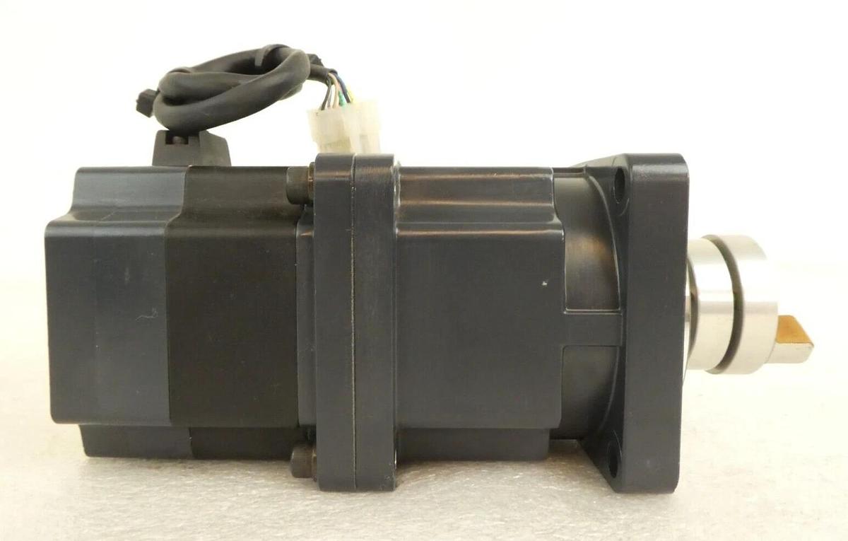 Used Oriental Motor ASM98AC-H100 Closed Loop Step Motor VEXTA Lot of 2 Working