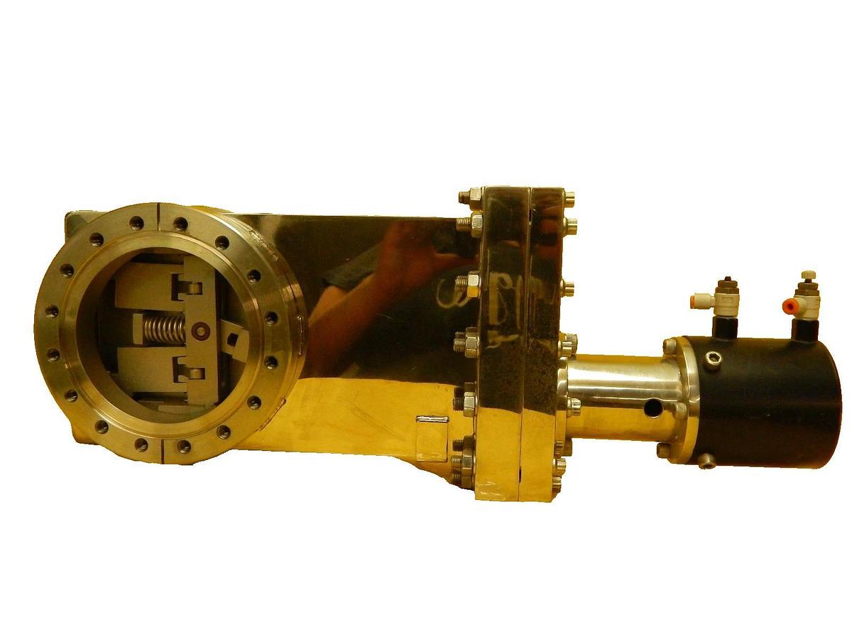 Used Vacuum Apparatus 125-0400 UHV Pneumatic Linear Gate Valve Working Surplus