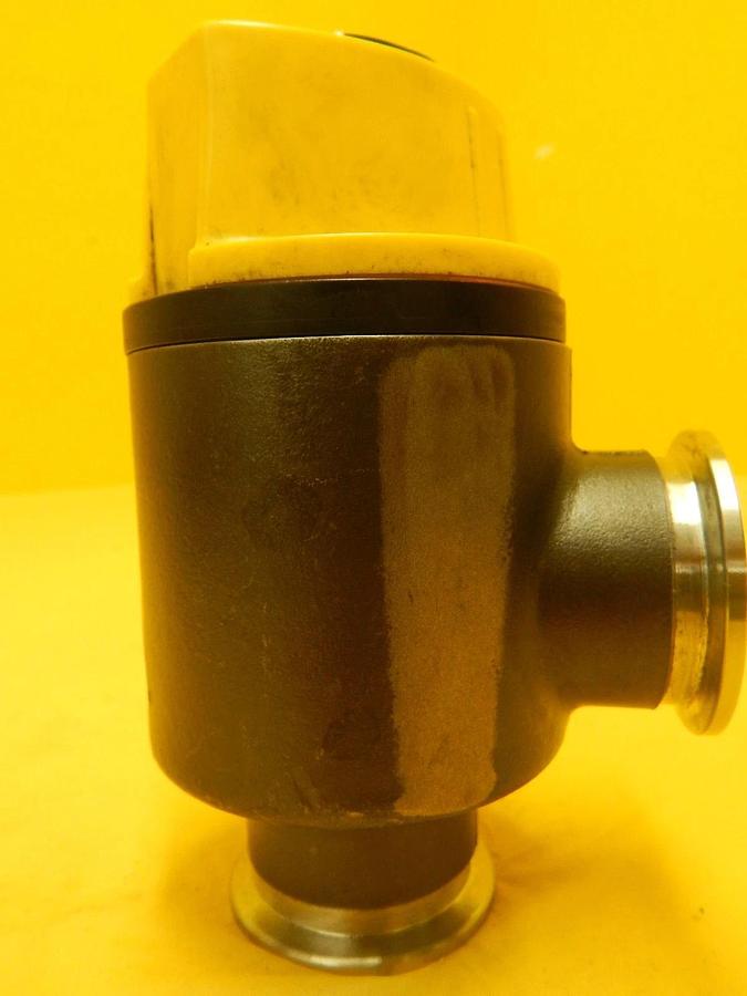 Used Balzers EVA 040 HX Vacuum Right Angle Valve BP V16 130 BPV16130 Used Working