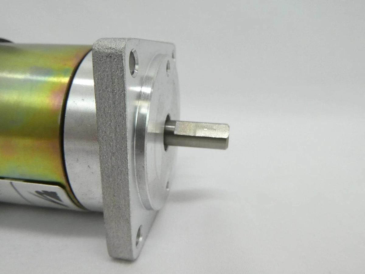 Used Yaskawa Electric UTOPI-100MX Minertia Motor UGRMEM-01SNQ72 Nikon NSR Working