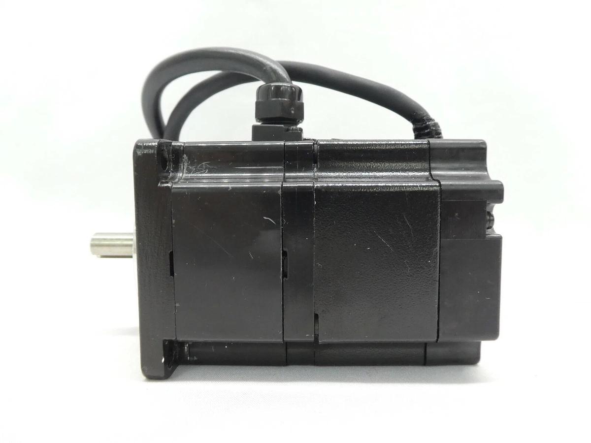 Used Yaskawa Electric SGMP-01U314CM AC Servo Motor SGMP Working Surplus