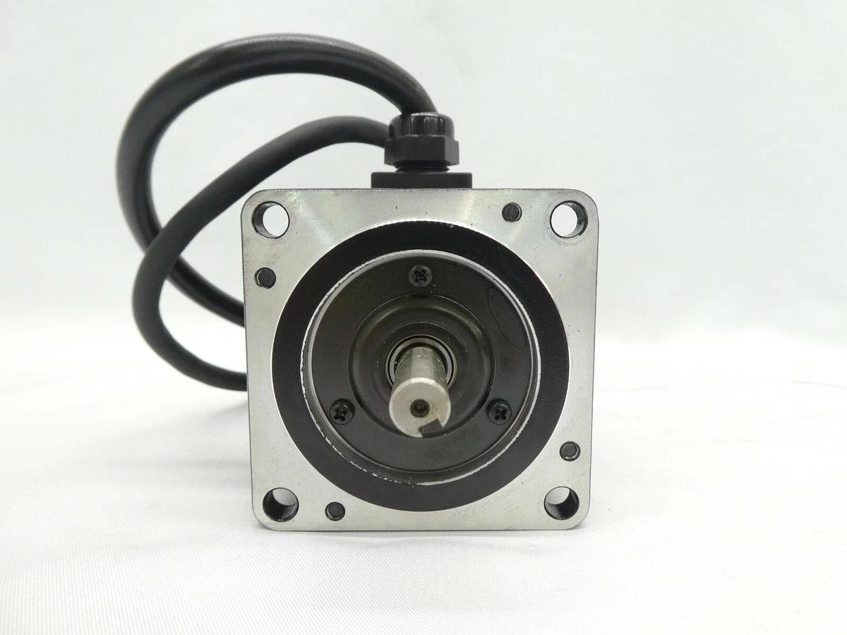 Used Yaskawa Electric SGMP-01U314CM AC Servo Motor SGMP Working Surplus