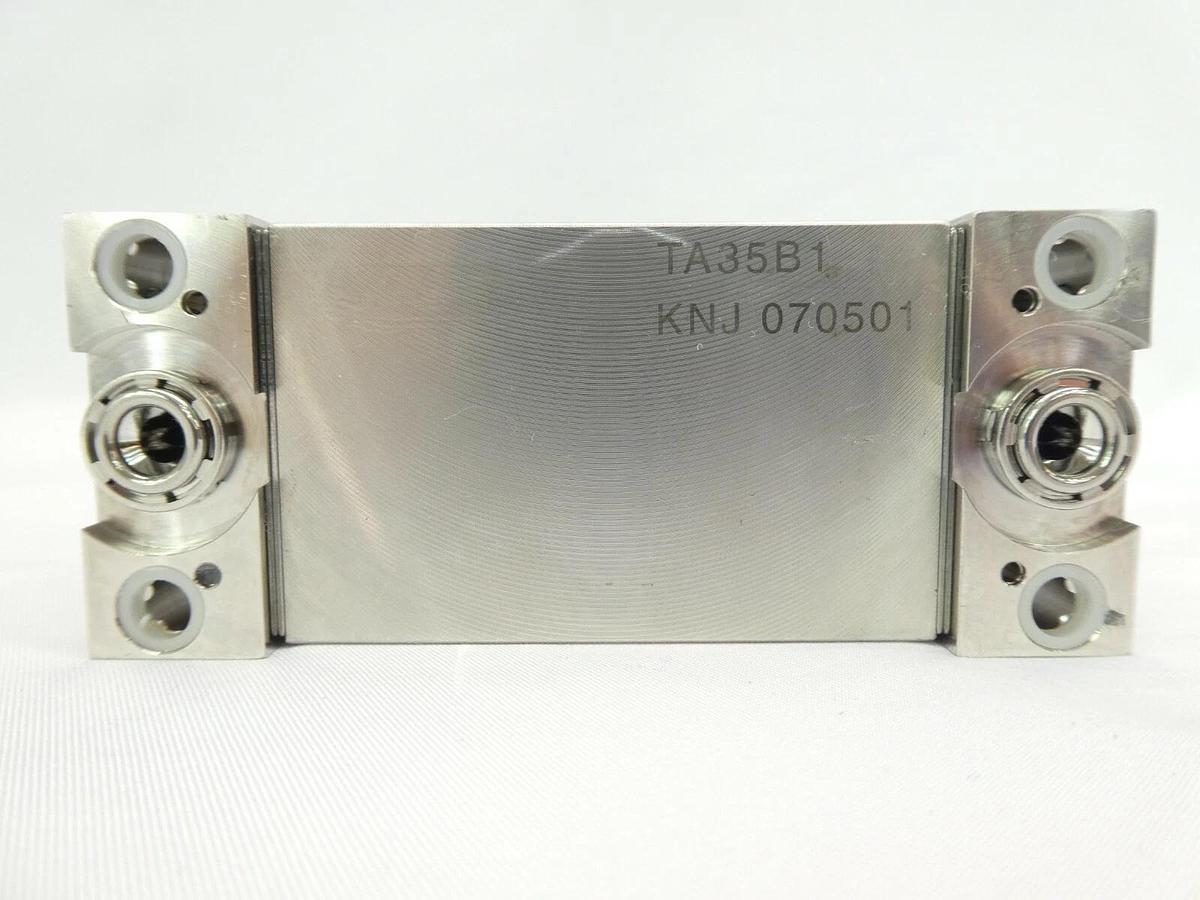 Used Aera FC-D985CT-BH MFC Mass Flow Controller FC-985c 100 CCM 4% H2/N2 Working
