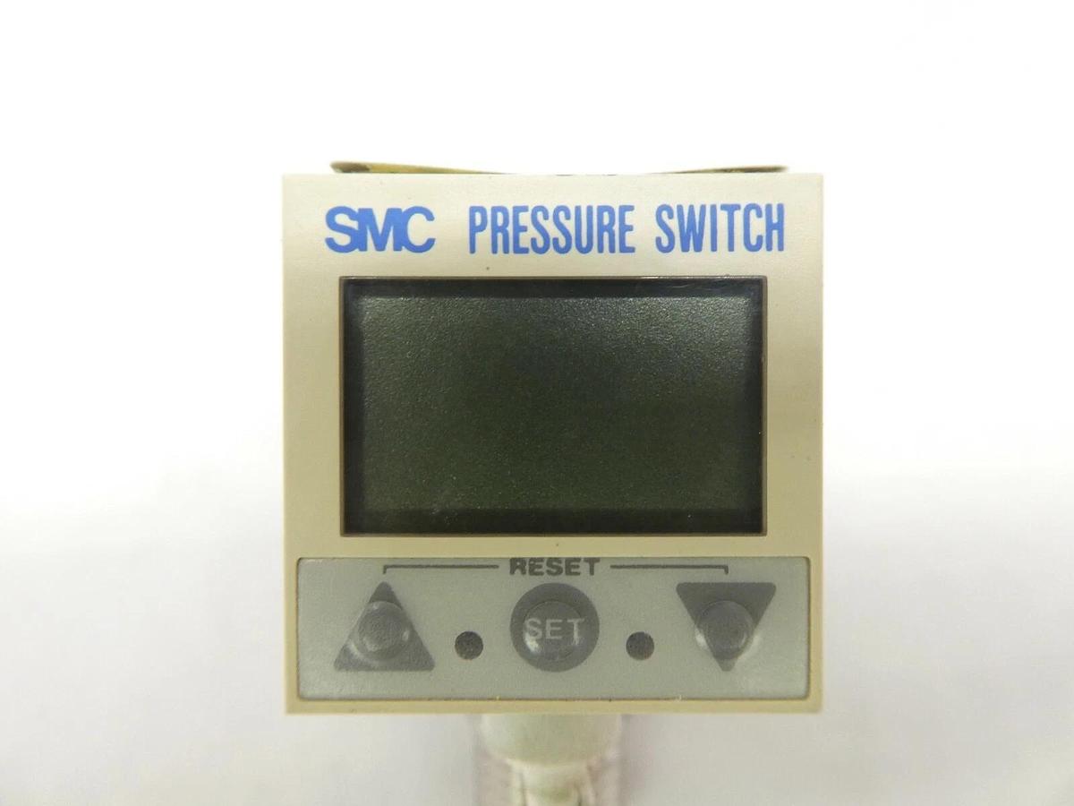 Used SMC ISE5B-02-27L-M-X122 Digital Pressure Switch ISE5B Lot of 8 Working Surplus