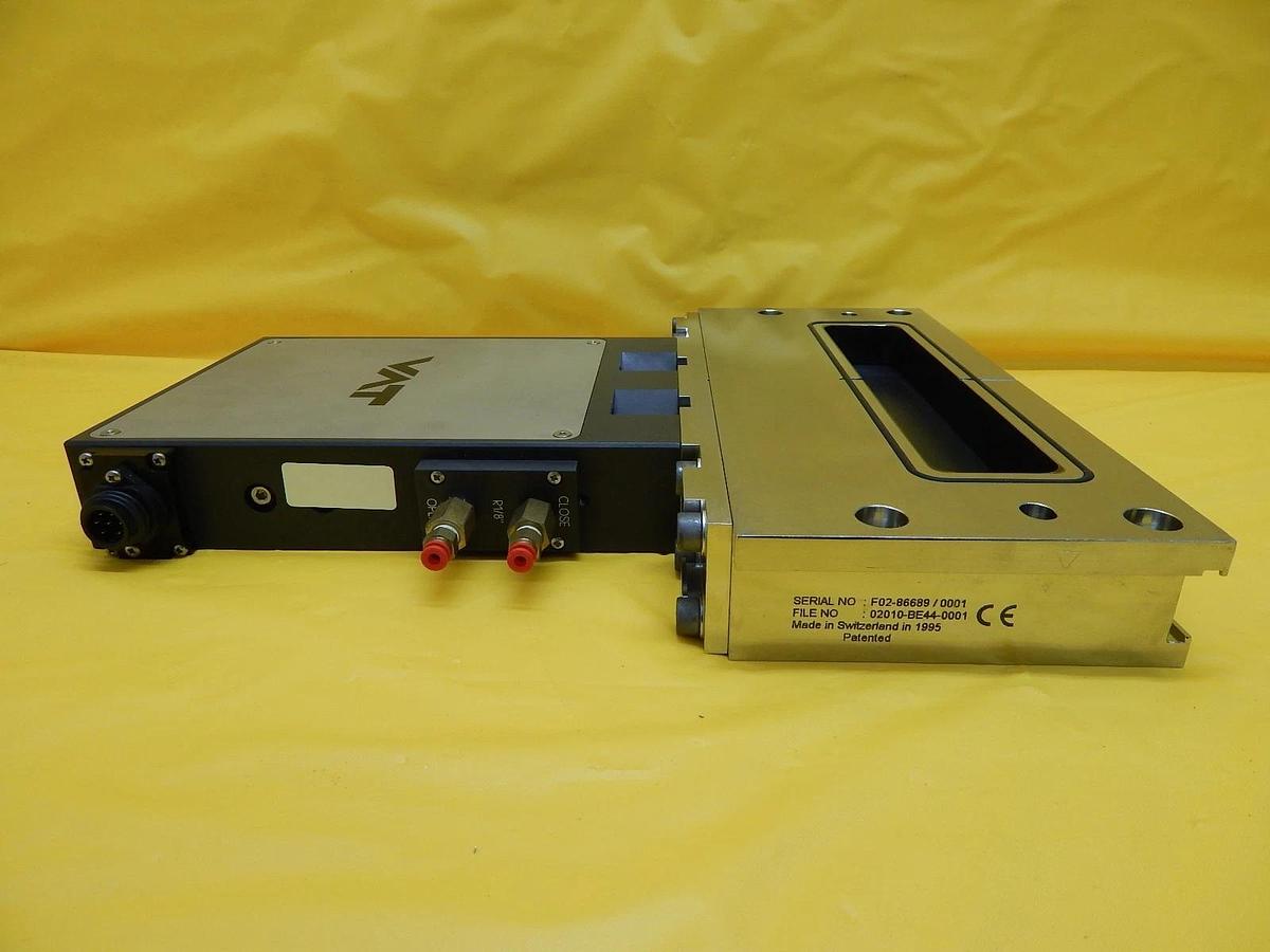 Used VAT 02010-BE44-0001 Pneumatic High Vacuum 12" Slit Valve Working