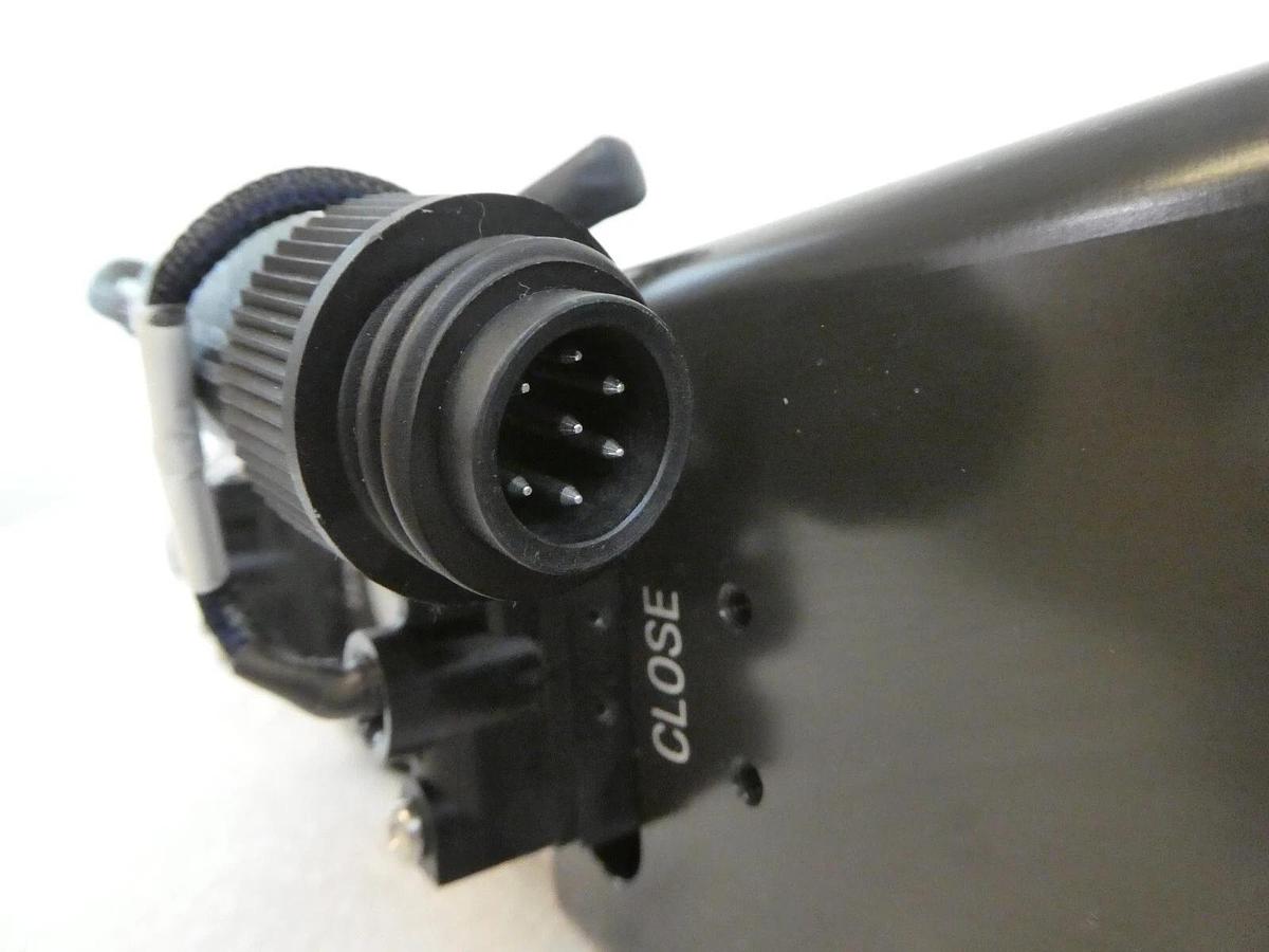 Used VAT 10846-UE28-AVN2 UHV Ultra High Vacuum Gate Valve AMAT Seized Screw Spare