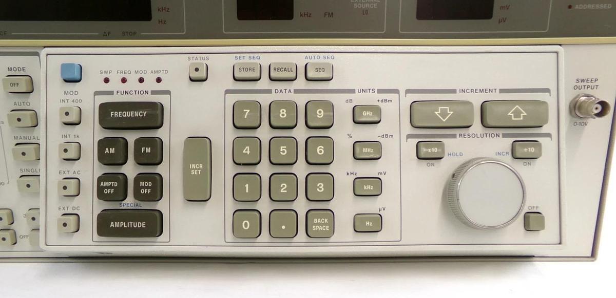 Used HP Hewlett-Packard 8662A Synthesized Signal Generator Option 001 Untested As-Is