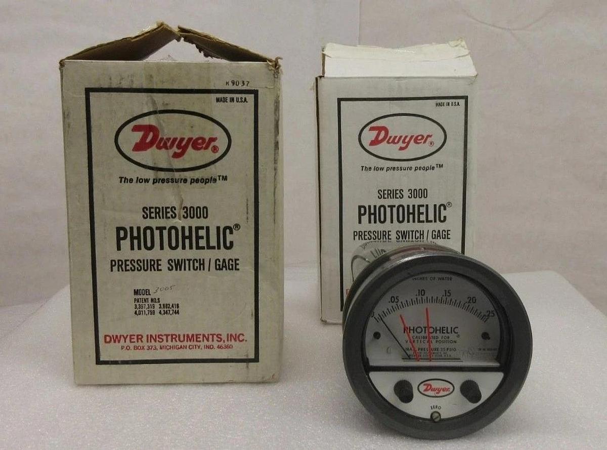Used Dwyer 3000-00C Photohelic Pressure Switch Gauge 3000 Reseller Lot of 2 Used
