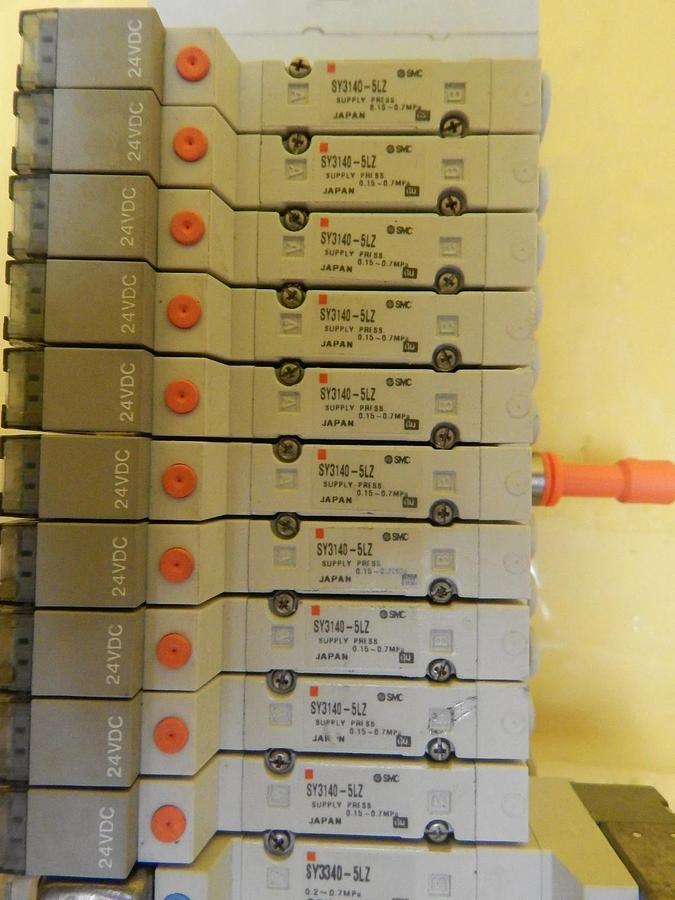 Used SMC 11-Port Pneumatic Manifold SY3140-5LZ Used Working