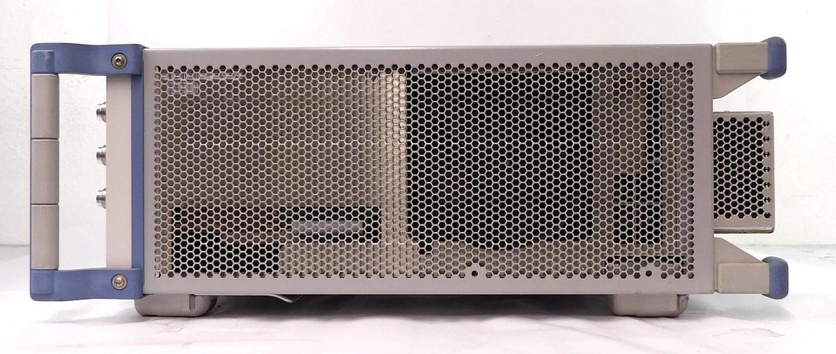 Used Rohde & Schwarz 1201.0002K50 Wideband Radio Comm CMW 500 Cracked Screen As-Is