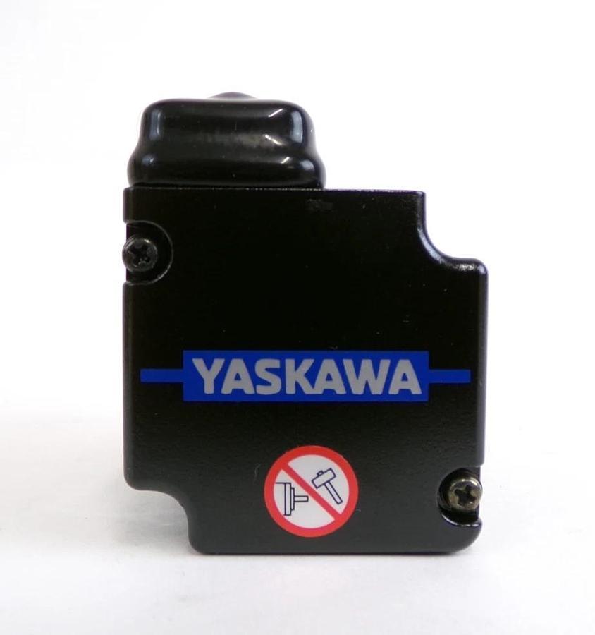 Yaskawa Electric SGM7A-01A7D61 AC Servo Motor Lot of 2 New