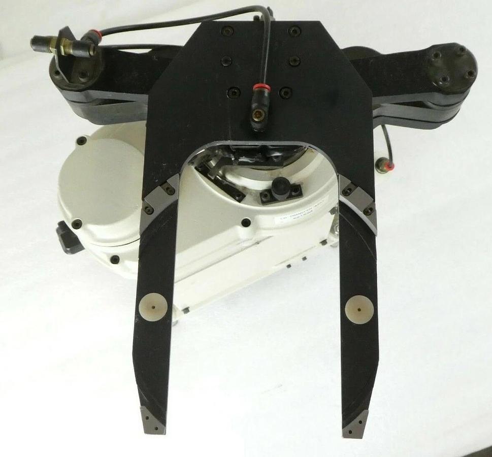 Used Varian Semiconductor Equipment V828700014 150mm Wafer LD Transfer Robot Working