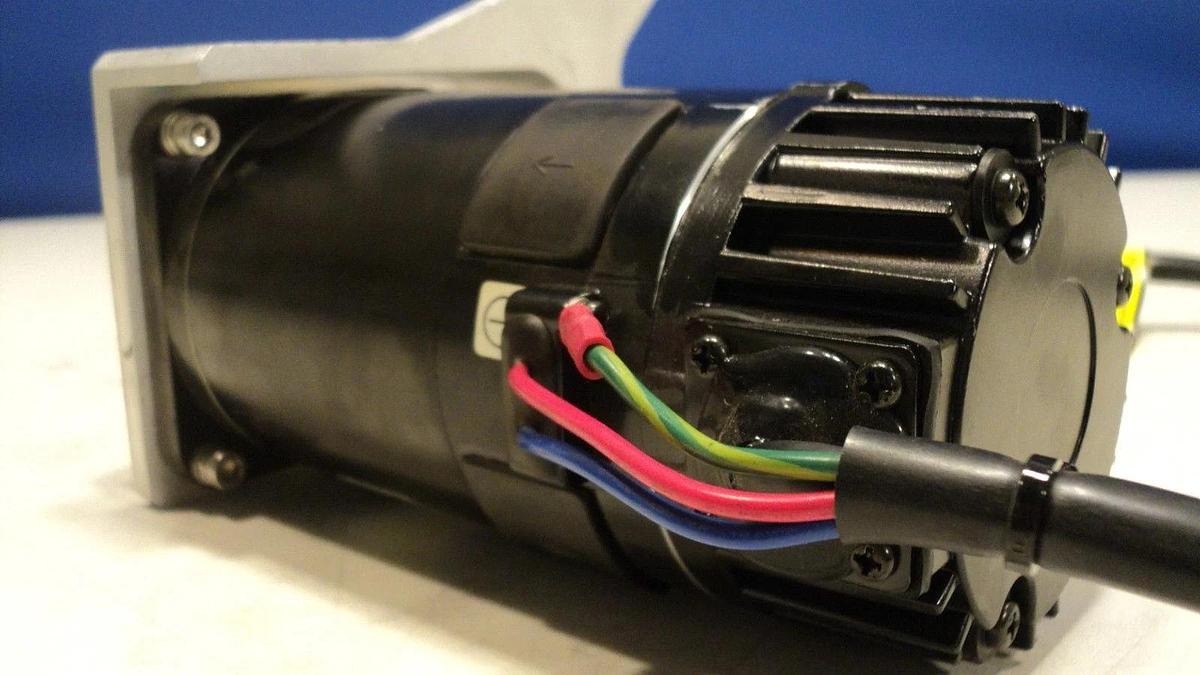 Used Berkeley 100-000-721-01 Servo Motor MTR 300w BRSH W/STD ENCOR.R2 Novells Used