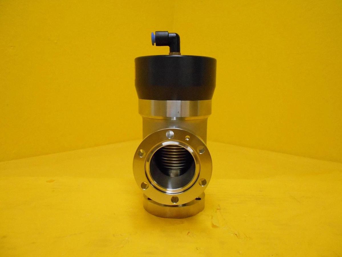 Used VAT 28332-GE11-0002 Pneumatic Right Angle Vacuum Valve UHV Used Working