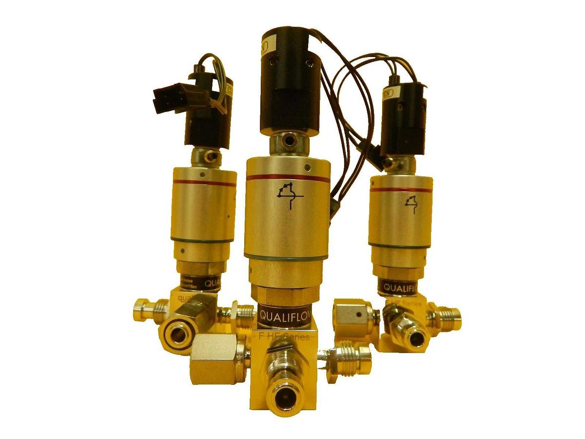 Used Qualiflow F HF Series 4-Way Pneumatic Valve 2x10-9atm.cm3/S?ec Lot of 3 Used
