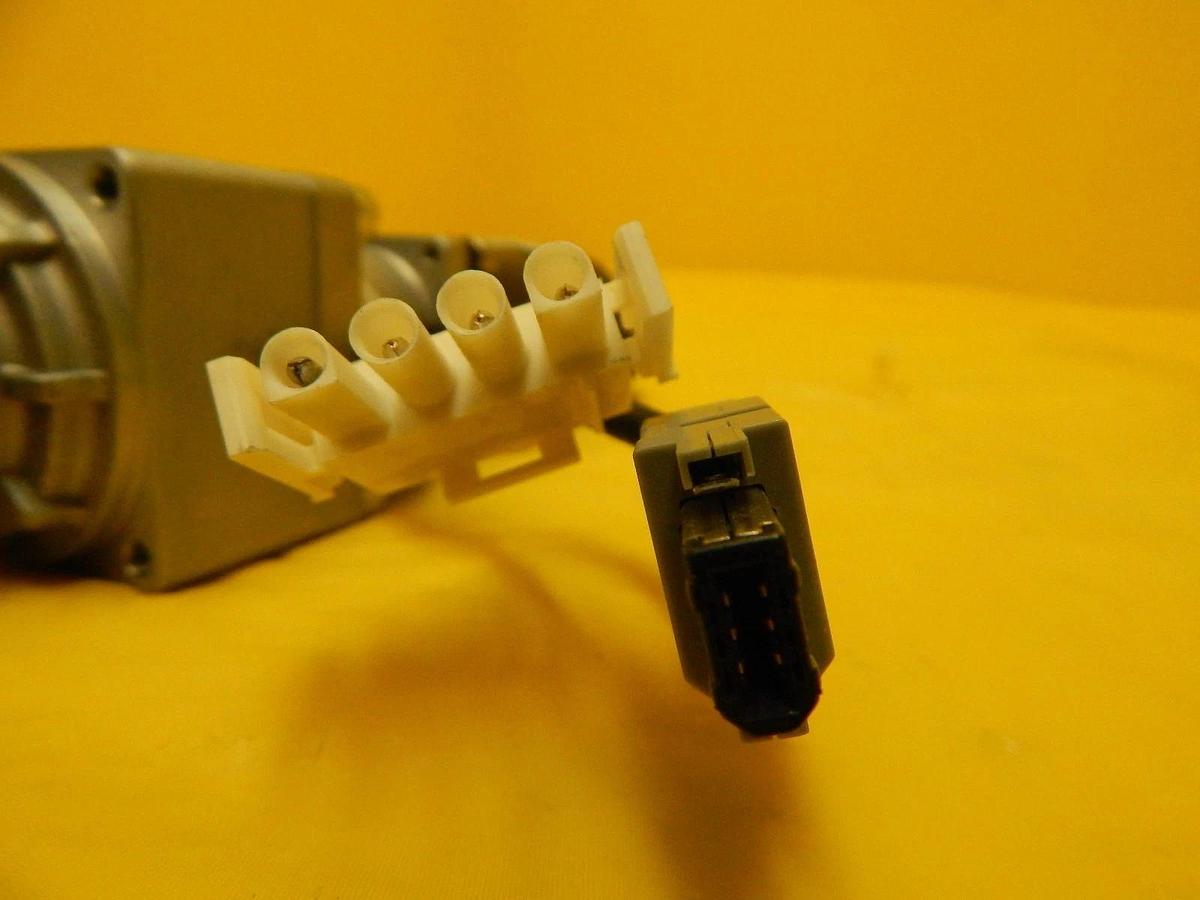 Used Omron R88M-W05030T AC Servo Motor VRSF-PB-5B-50 Used Working