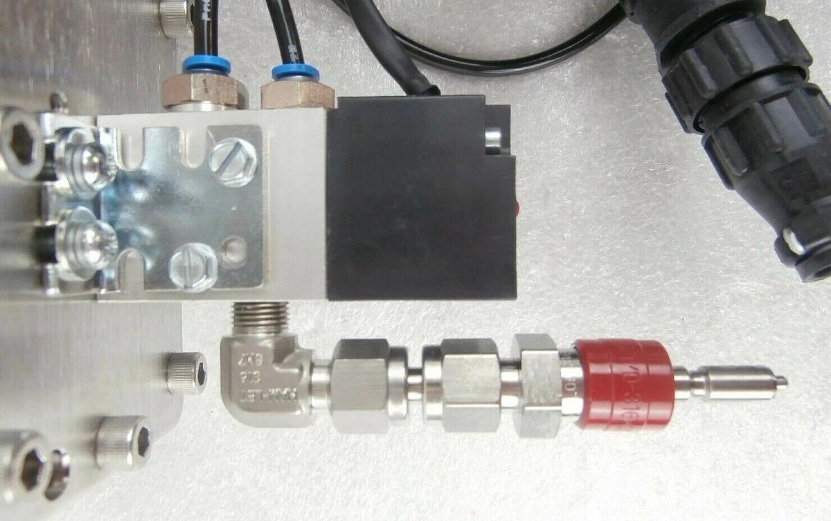 Used Edwards NGW416000 Pneumatic Gate Valve Copper Cu Exposed Working Spare