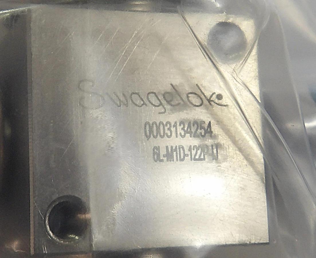 Swagelok 6L-M1D-122P-IJ Double Actuator 3 Way Diaphragm Valve New