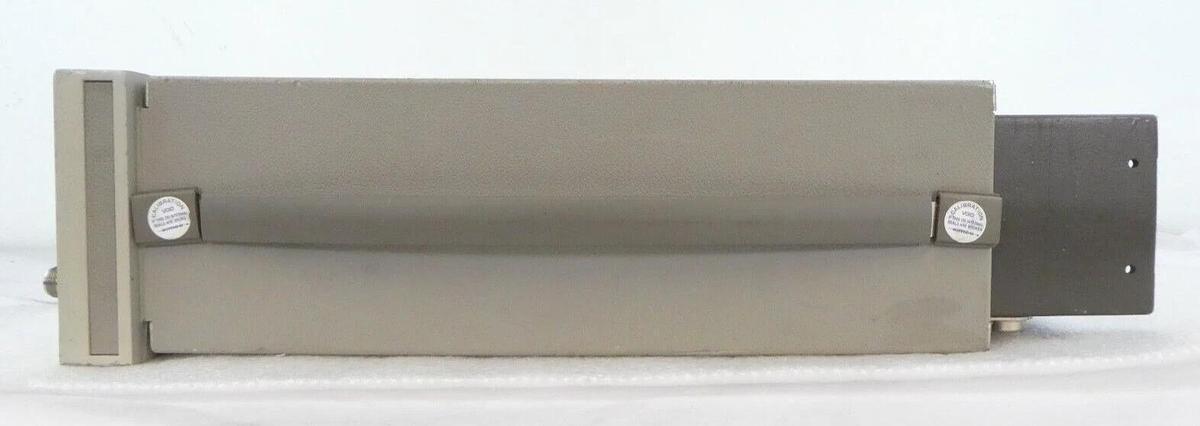 Used HP Hewlett-Packard 8657A Signal Generator 0.1-1040 MHz Agilent Spare Surplus