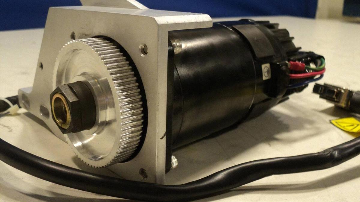Used Berkeley 100-000-721-01 Servo Motor MTR 300w BRSH W/STD ENCOR.R2 Novells Used