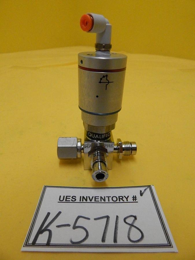 Used Qualiflow F HF Series 4-Way Pneumatic Valve 2x10-9atm.cm3/Sec Used Working