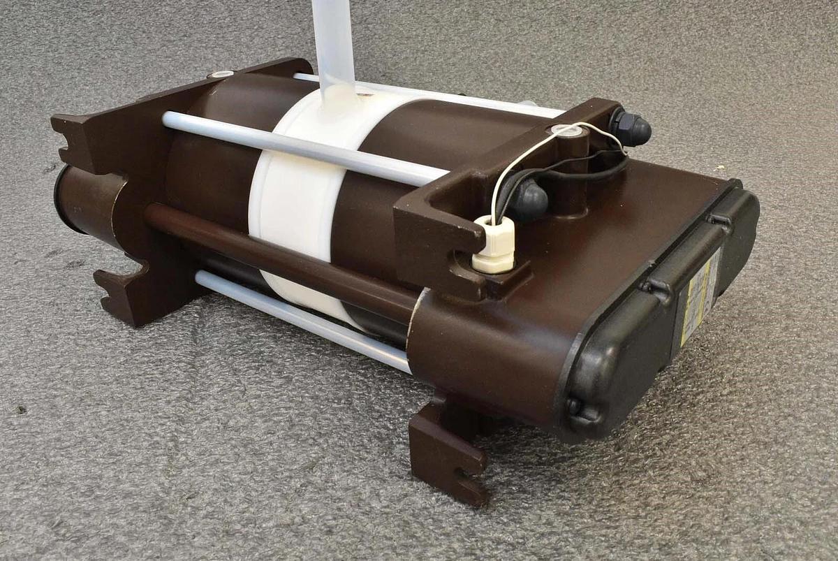 Used Iwaki 02106780 Pneumatic Drive Bellows Pump 1/2"
