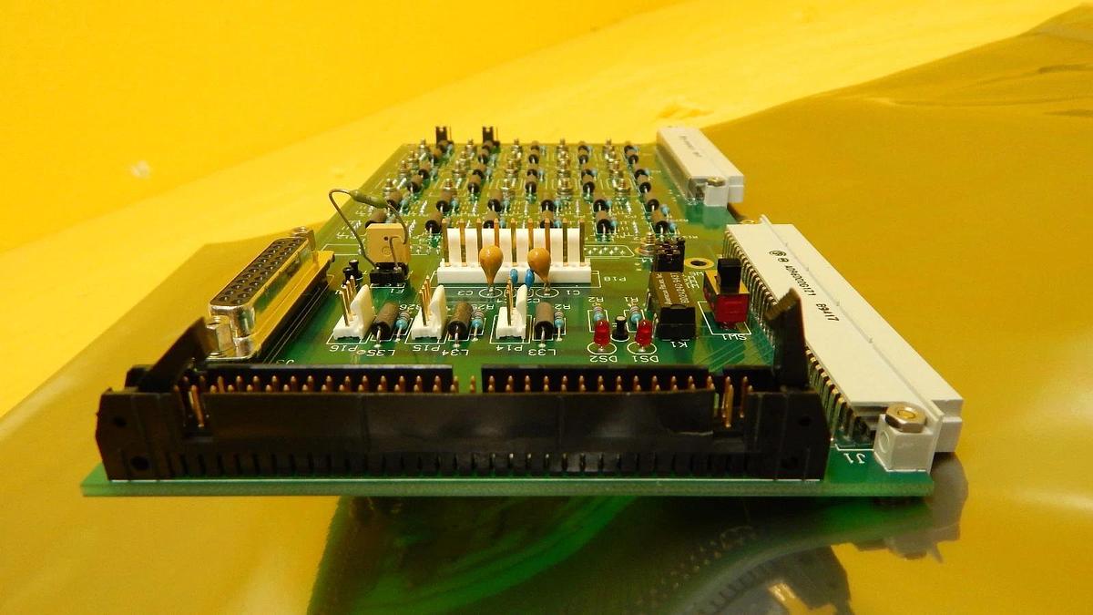 Used AMAT Applied Materials 0100-09267 Chamber Distribution UHP PCB P5000 Working