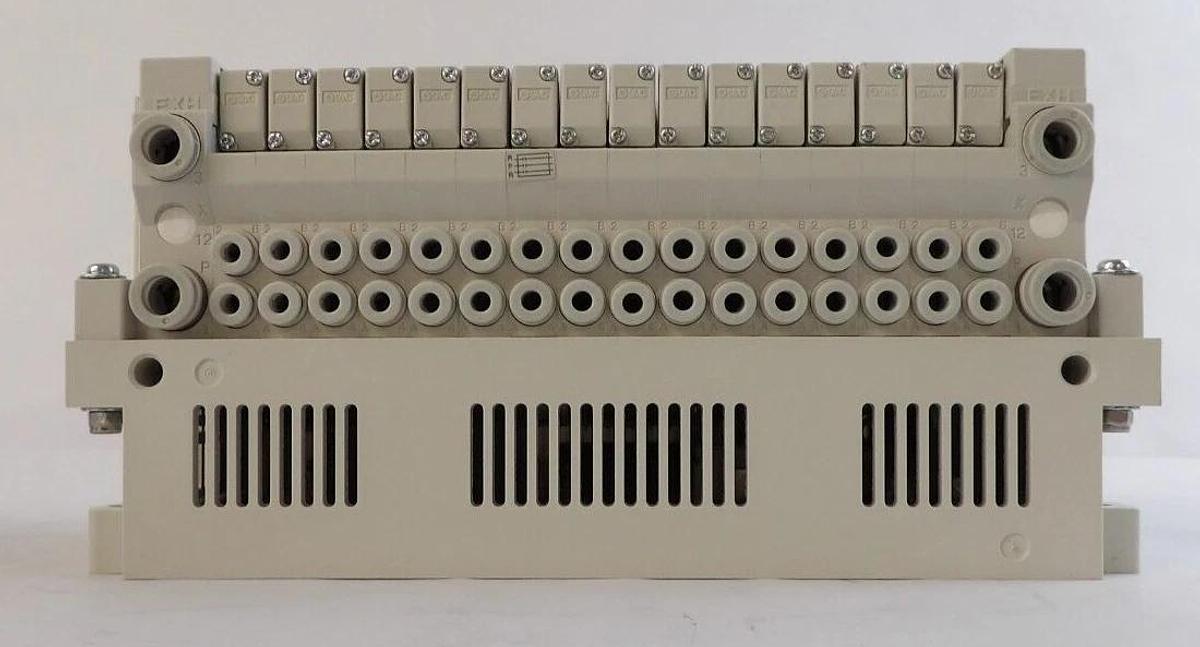 SMC VV5Q11-16-X3318V 16-Port Pneumatic Manifold AMAT 4060-01446 New Surplus
